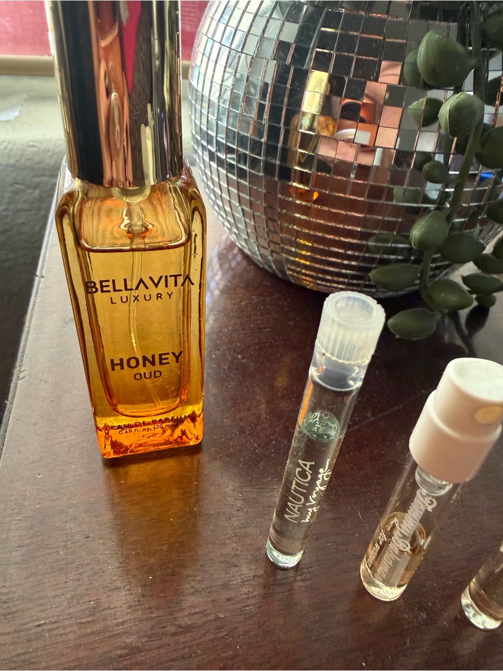 Bellavita Honey Oud + Assorted Perfume Vials - Picture 2 of 4